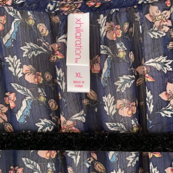 Sheer floral top - Picture 2 of 3